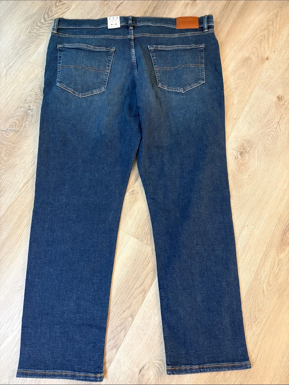 NEW WITH TAGS Lucky Brand 223 Straight Fit Jeans 40x32 blue denim casual classic